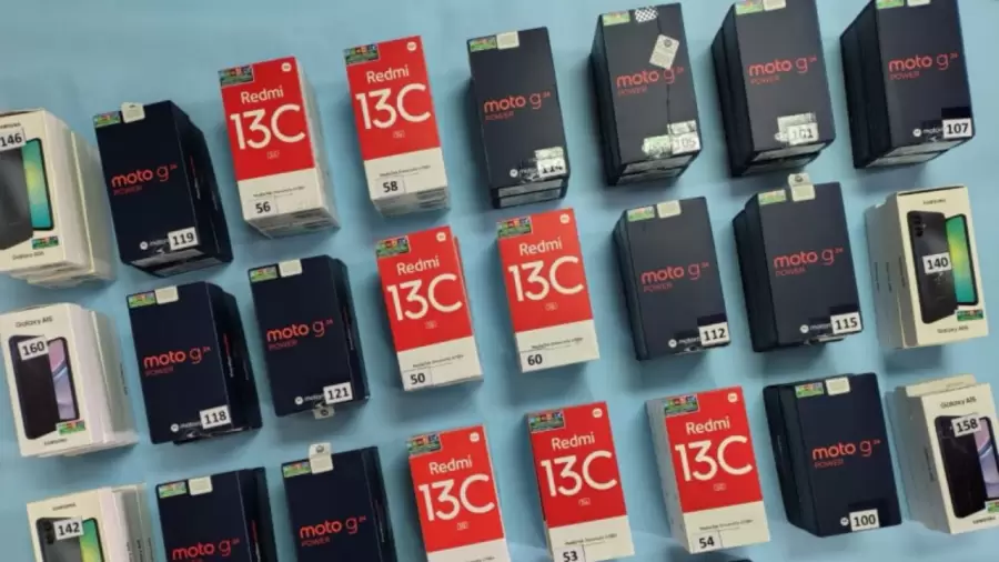 Los celulares que la UNCuyo le entregará a los estudiantes seleccionados.