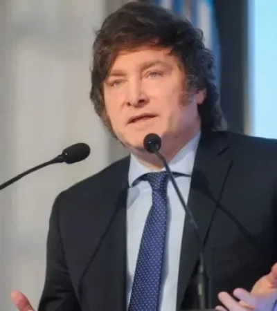 El mandatario sería recibido con todas las pompas por el empresariado peruano.