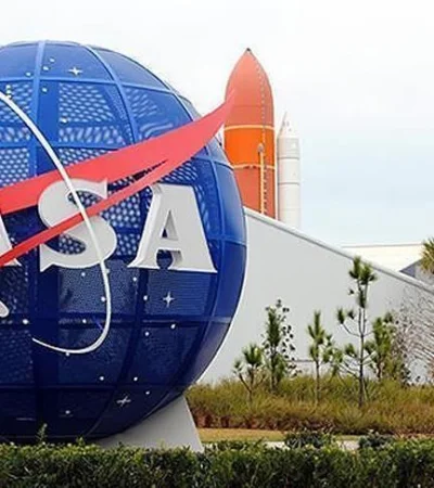 La NASA apura sus planes para regresar a la luna, pero no para explorarla, sino para conquistarla.