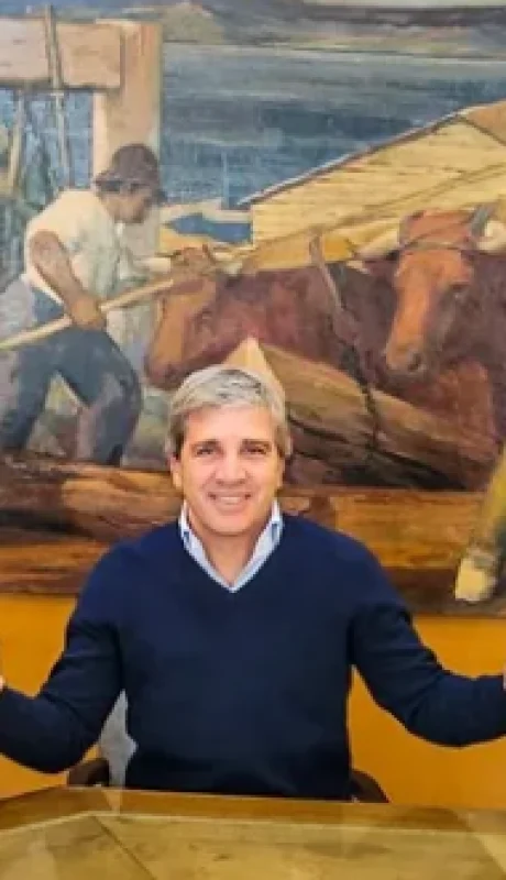 Luis Caputo, junto a Marcos Ayerra (izquierda) y Esteban Marzorati (derecha).