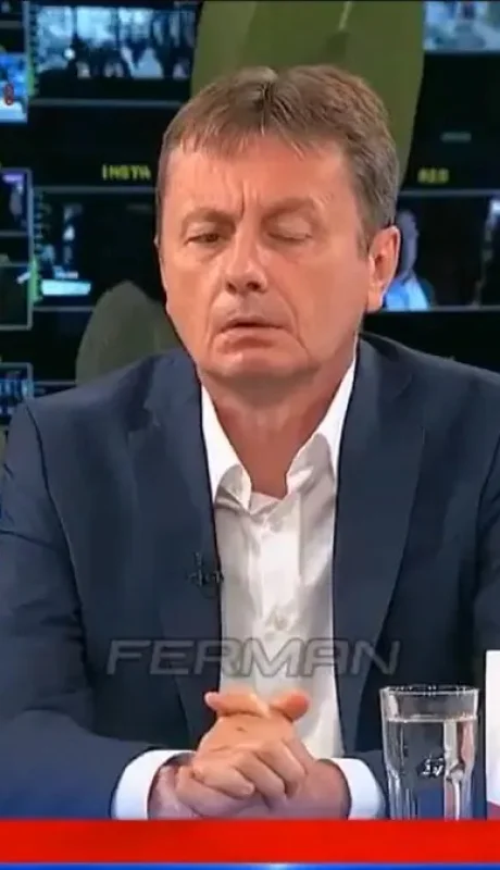 El momento en que el ministro serbio sufrió un ACV en vivo.