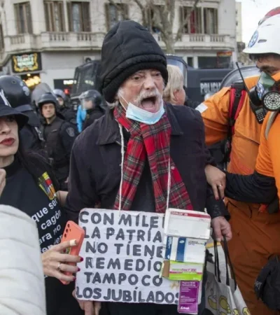 Los jubilados vuelven a marchar y hubo incidentes.
