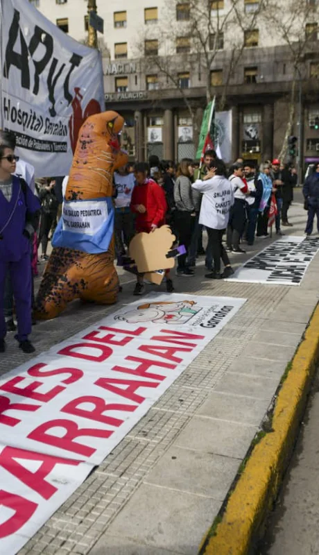 Trabajadores del Garrahan se movilizaron para rechazar el veto. (Foto ilustrativa)