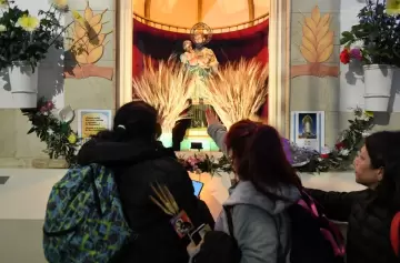 San Cayetano: miles de fieles marchan en reclamo de pan y trabajo