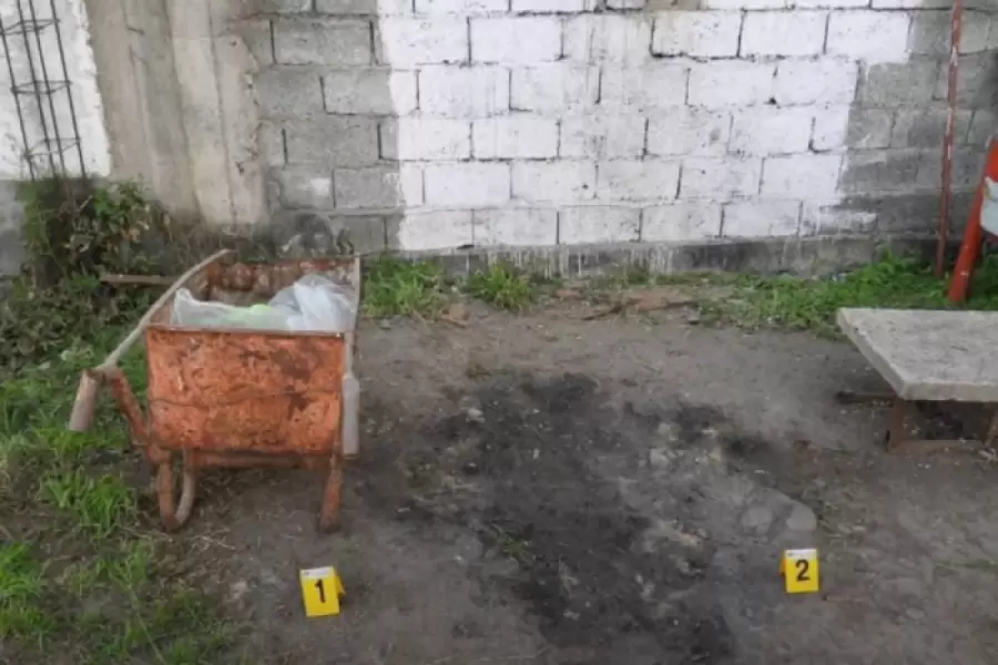 El patio de la casa del horror, donde encontraron pruebas que serían contundentes contra Jurado. (Foto: web)