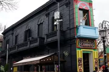 Por Netflix, parte de Caminito fue pintado de negro y hubo polémica