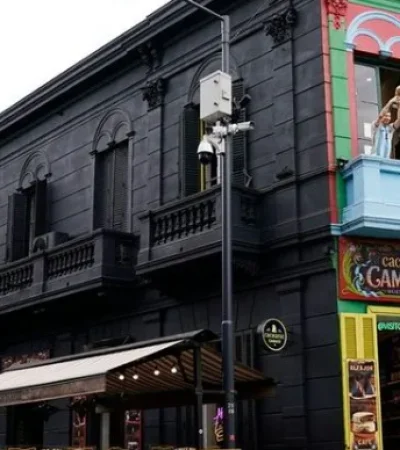 Los espacios intervenidos sobre la calle Magallanes "ya están con sus colores" y faltan apenas unos detalles para volver a los tonos originales.