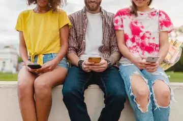 La nueva soledad: por qué cuesta tanto sostener la amistad en la era digital