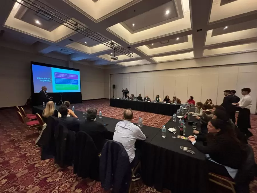 La charla tuvo una importante concurrencia.