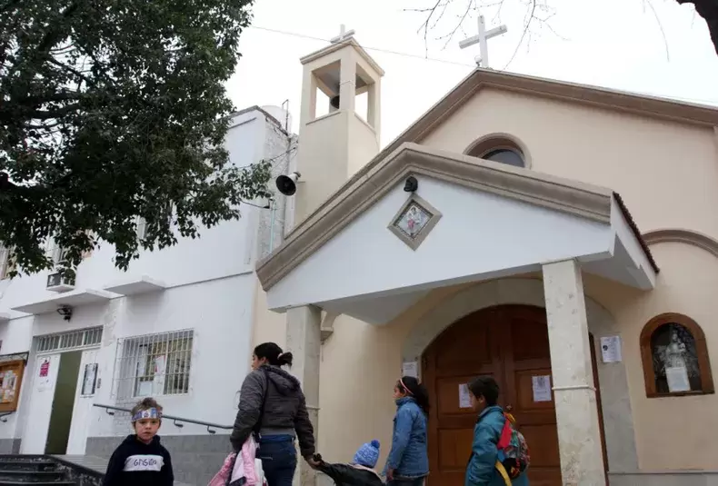 La iglesia que honra al santo, en calle Anatole France, de Godoy Cruz.