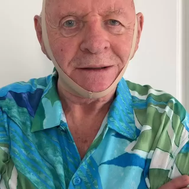 Hopkins promocionó la faja facial en su cuenta personal de Instagram.