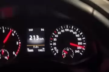 Se filma manejando a más de 200km/h en la Ruta 40 y lo difunde en redes