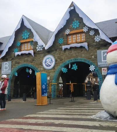 La Fiesta Nacional de la Nieve vuelve a sus raíces con tradiciones y espectáculos para locales y turistas.