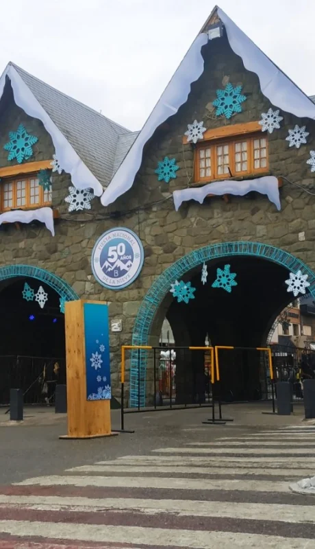 La Fiesta Nacional de la Nieve vuelve a sus raíces con tradiciones y espectáculos para locales y turistas.