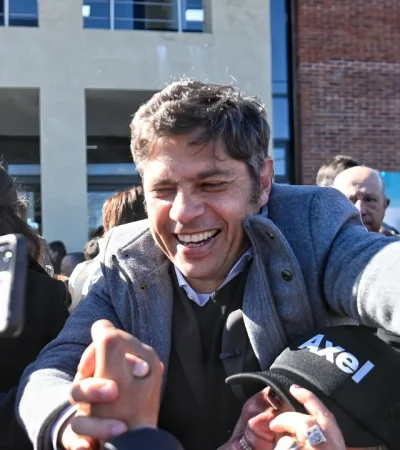 Axel Kicillof en la costa