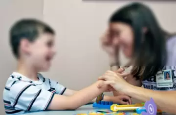 Por qué conseguir una maestra integradora se volvió una odisea para las familias