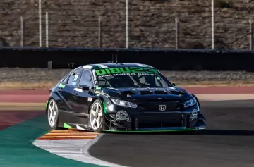 Tomás Vitar ganó, pero fue recargado y se quedó sin triunfo en el Turismo Carretera 2000