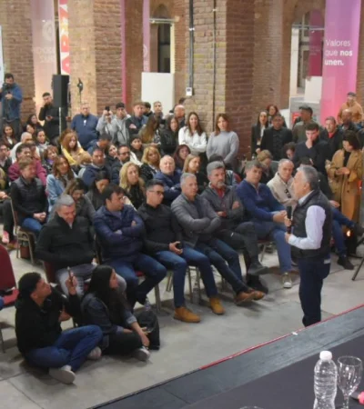 El gobernador Cornejo habla ante el Congreso Partidario. (Foto: UCR)