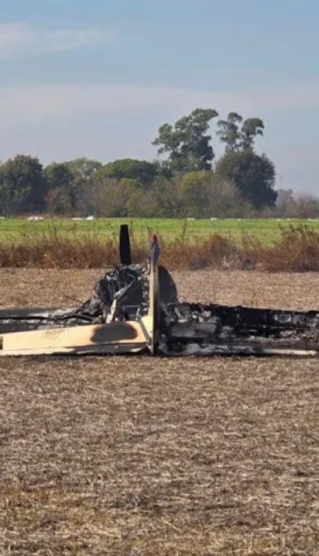 Avioneta incendiada.