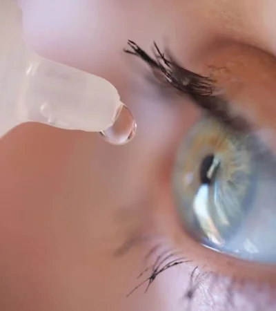 El efecto de las gotas de acelidina empieza a los 30 minutos y dura hasta 10 horas.