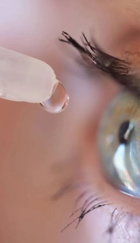 El efecto de las gotas de acelidina empieza a los 30 minutos y dura hasta 10 horas.