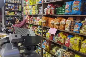 La paradoja del consumo: los shoppings se llenan pero las ventas de comida no paran de caer