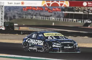 Llaver ganó con oficio, Vitar y Martínez cumplieron en su debut en el Turismo Carretera 2000