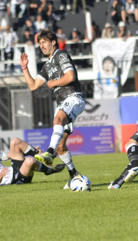 Gimnasia ganó en Chaco y sigue firme.