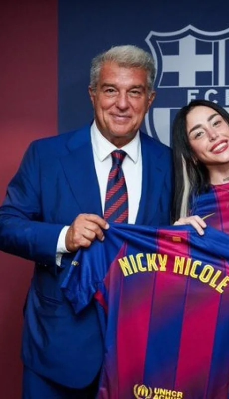 Niki Nicole recibió la camiseta del Barcelona