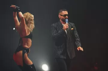 Maluma lapidó a una madre en pleno show por llevar a un bebe: "Irresponsable..."