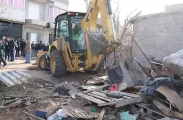 Cocaína, balanzas y un rifle: el hallazgo que llevó a demoler una vivienda narco