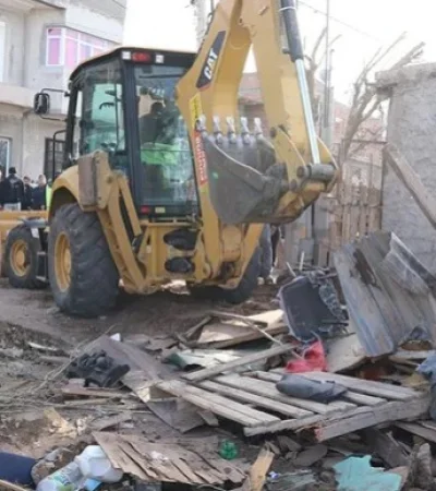 En un fuerte operativo de seguridad derribaron una casa que funcionaba para la comercialización de drogas/Fuente: Sebastián Fariña Petersen-LM Neuquen