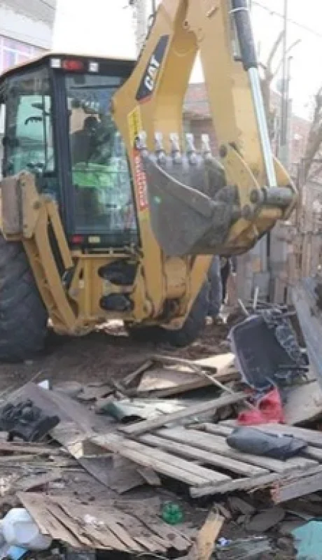 En un fuerte operativo de seguridad derribaron una casa que funcionaba para la comercialización de drogas/Fuente: Sebastián Fariña Petersen-LM Neuquen