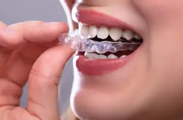 Las claves para cuidar la dentadura y mantenerla libre de bacterias