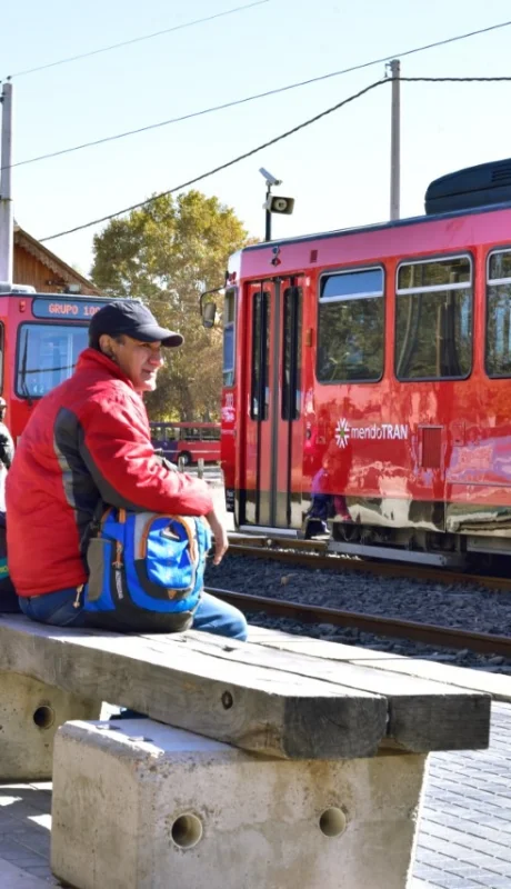 "Hoy inauguramos tres paradores en simultáneo, con lo que ya tenemos 4. A fin de mes se incorporan dos más" (N. Mema)