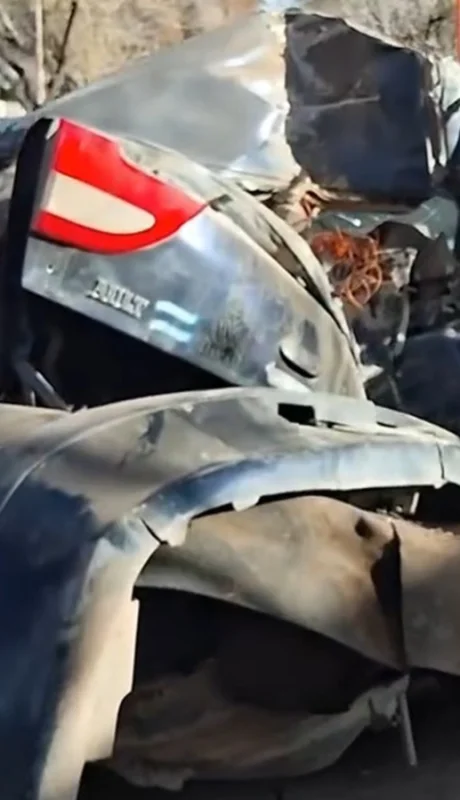 El padre Dany pide que retiren los autos chocados que bloquean accesos en Rivadavia.