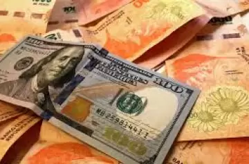 El Gobierno busca secar la plaza de pesos excedentes para mantener a raya el dólar