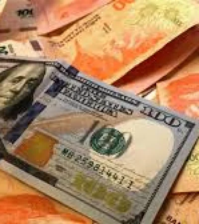 El control de los pesos en circulación es fundamental para evitar saltos de la moneda estadounidense.