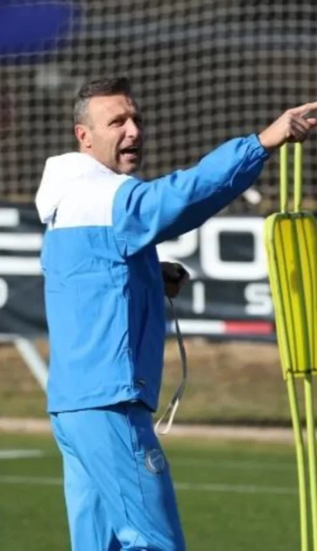 Ribonetto busca el mejor equipo para este sábado.