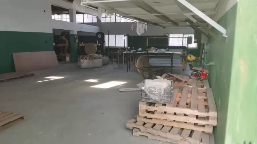 Robo en fábrica de papel.