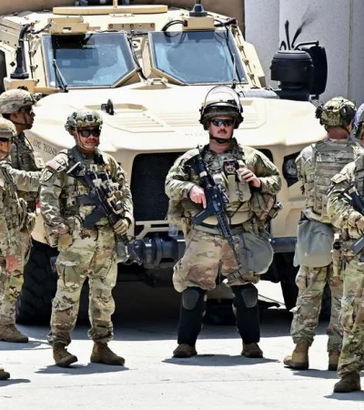 El republicano argumentó que la ciudad capital está asediada por el crimen y decidió que las tropas se enfoquen en custodiar sus principales espacios.