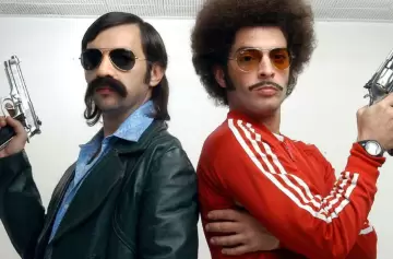 Mosca & Smith en el Once: El policial argentino más delirante y cautivante de los 2000