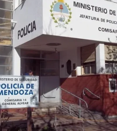Frente de la Comisaria 14 de la Policía de Mendoza en el departamento de General Alvear.