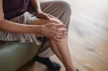 Este es el verdadero motivo de mover las piernas de forma compulsiva