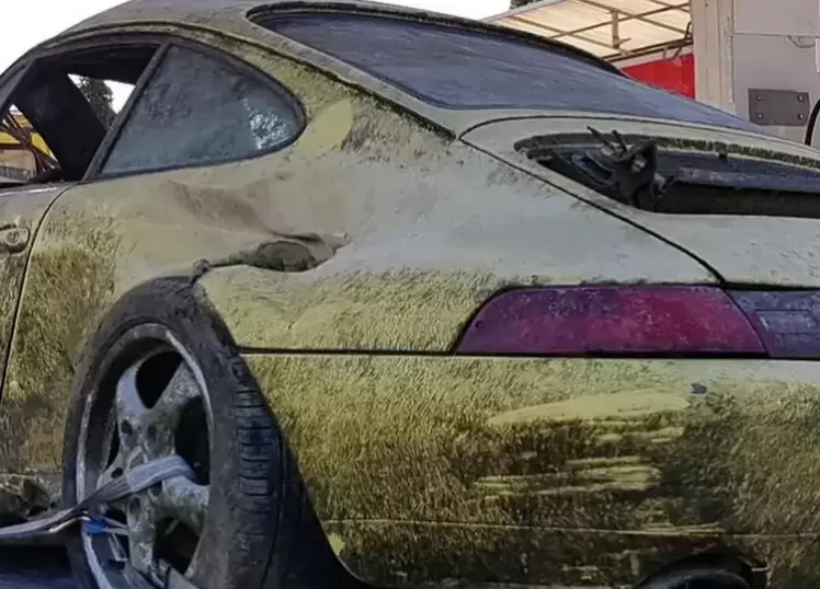 El automóvil deportivo debió ser totalmente restaurado luego de haber estado sumergido en el agua varios años.