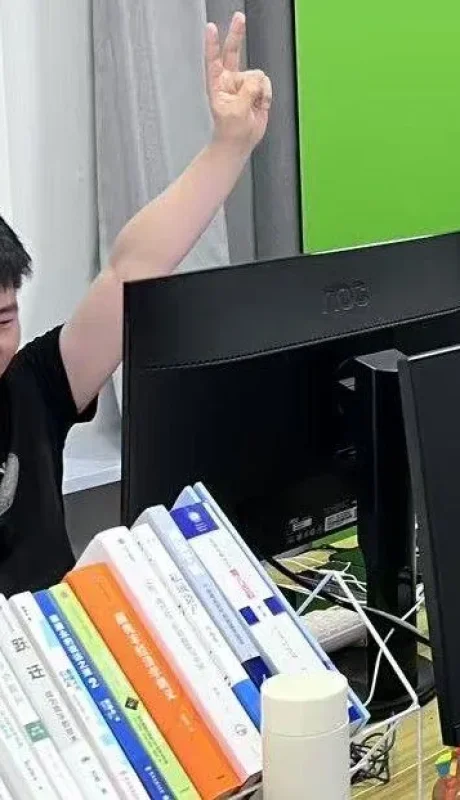 Simular que trabajàs para conseguir trabajo