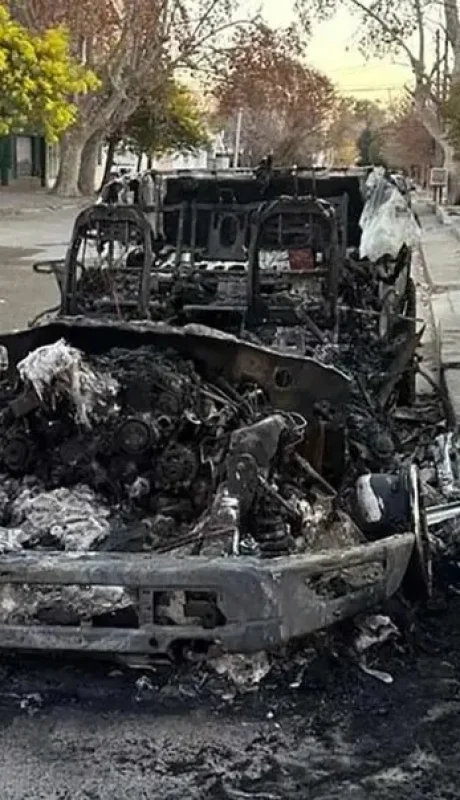 Camioneta incendiada de Marcos Rojo.