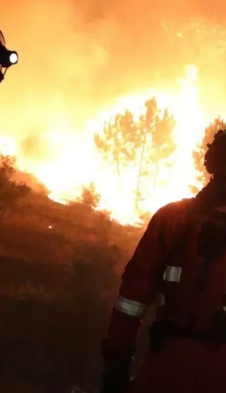 Focos de llamas, temperaturas por las nubes y hasta falta de agua en zonas caracterizadas por frecuentes lluvias es el panorama de parte de Europa.