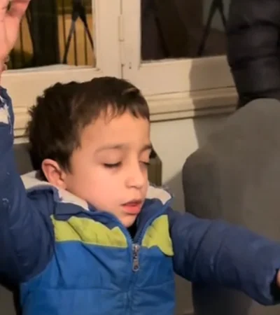 Con una actuación digna, el nene se hizo el dormido y engañó a toda su familia en una broma que terminó explotando en TikTok.