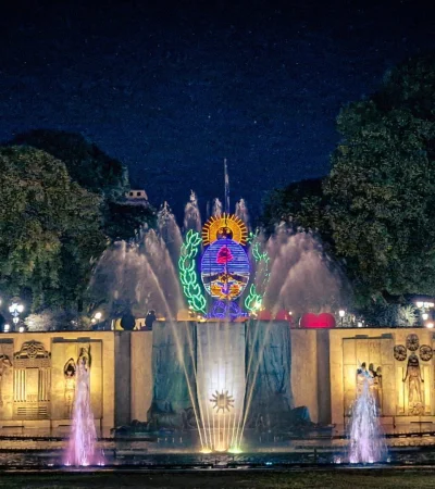 La fuente de agua de la plaza Independencia de Mendoza se prepara para dar un espectáculo